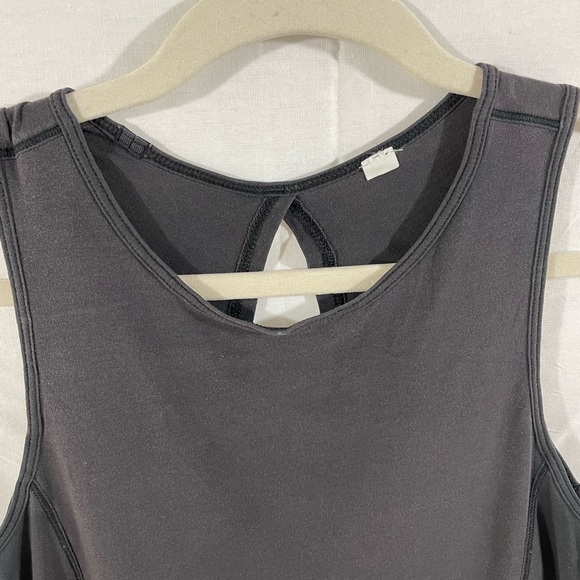 Lululemon open back tank size 4 or 6 - Picture 2 of 3